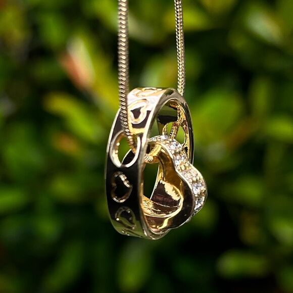 Swarovski Crystal Gold Floating Heart Circle Necklace - New! - Picture 1 of 6